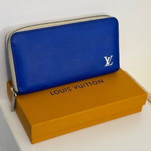 Louis Vuitton Blue Epi Wallet zipper round XL size this can fit your smartphone